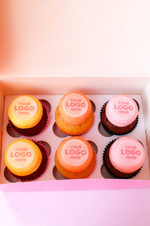 Gekleurde cupcakes met logo (6st.)