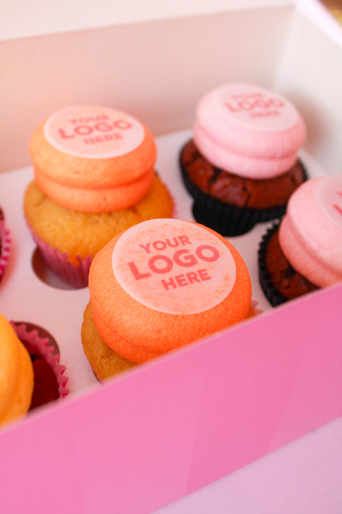 Gekleurde cupcakes met logo (6st.)