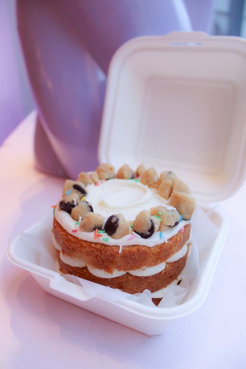 bento cakeje cookie dough in een schattig doosje verpakt. op te halen in de boetiek the cake room in breda.