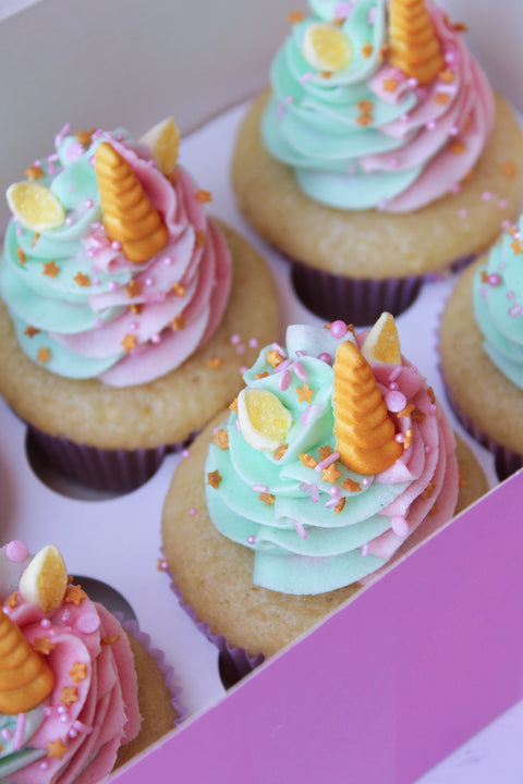 Unicorn cupcake box met 6 handgemaakte pastel cupcakes in unicorn thema - The Cake Room Breda
